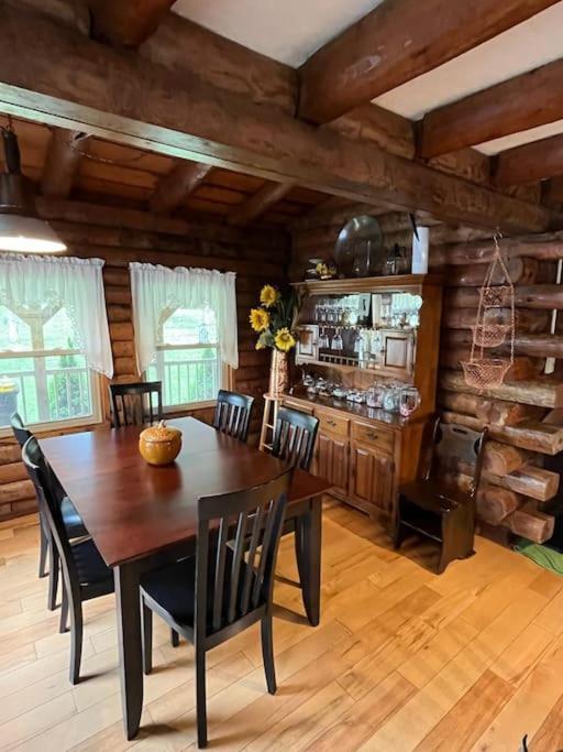 Acorn Resort A Unique Retreat Cabin, 13 Acres Land Блумингтон Экстерьер фото