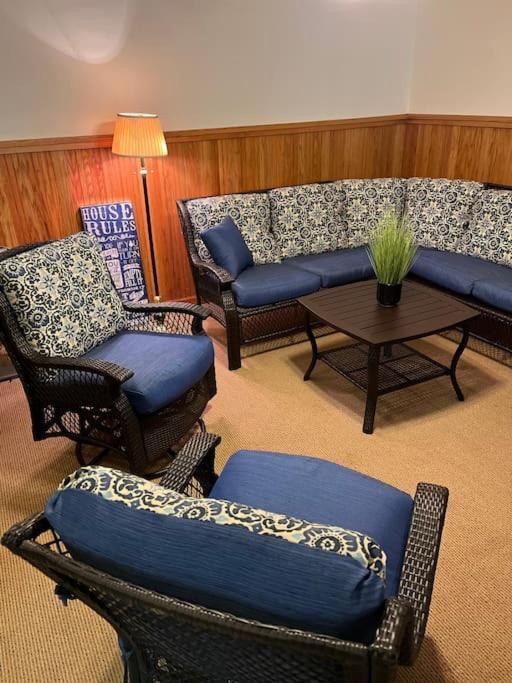 Acorn Resort A Unique Retreat Cabin, 13 Acres Land Блумингтон Экстерьер фото