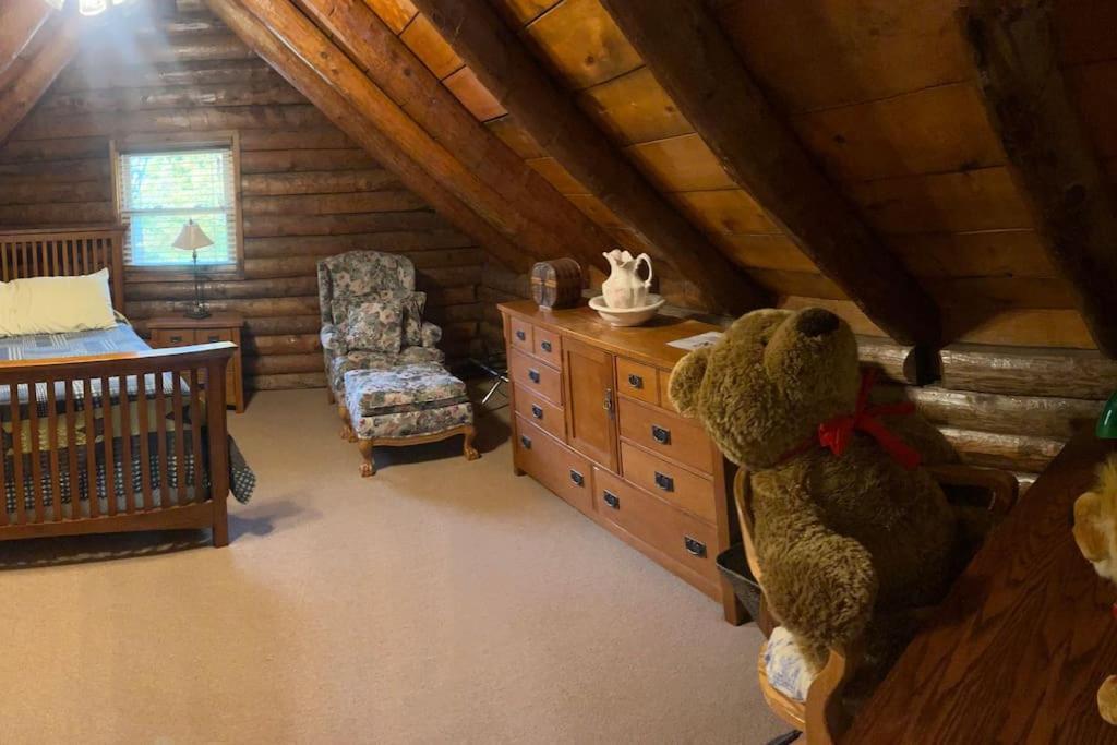 Acorn Resort A Unique Retreat Cabin, 13 Acres Land Блумингтон Экстерьер фото