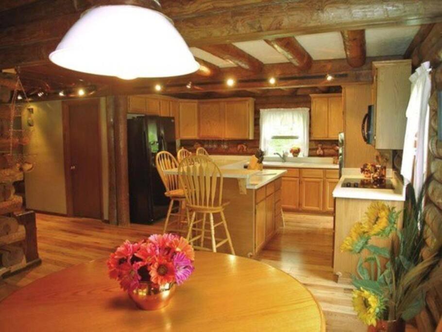Acorn Resort A Unique Retreat Cabin, 13 Acres Land Блумингтон Экстерьер фото
